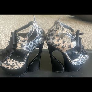 Super cool dbdk platform heels size 5.5